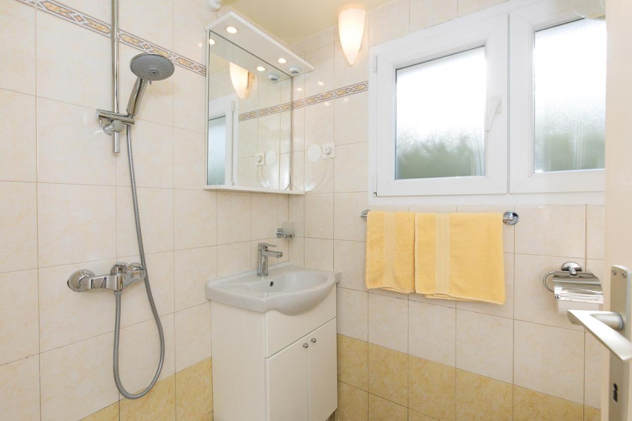 Beach Apartment Крк Екстер'єр фото